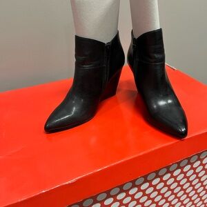 Nine West 8.5 Elegant Black Leather Ankle Booties. Never warn